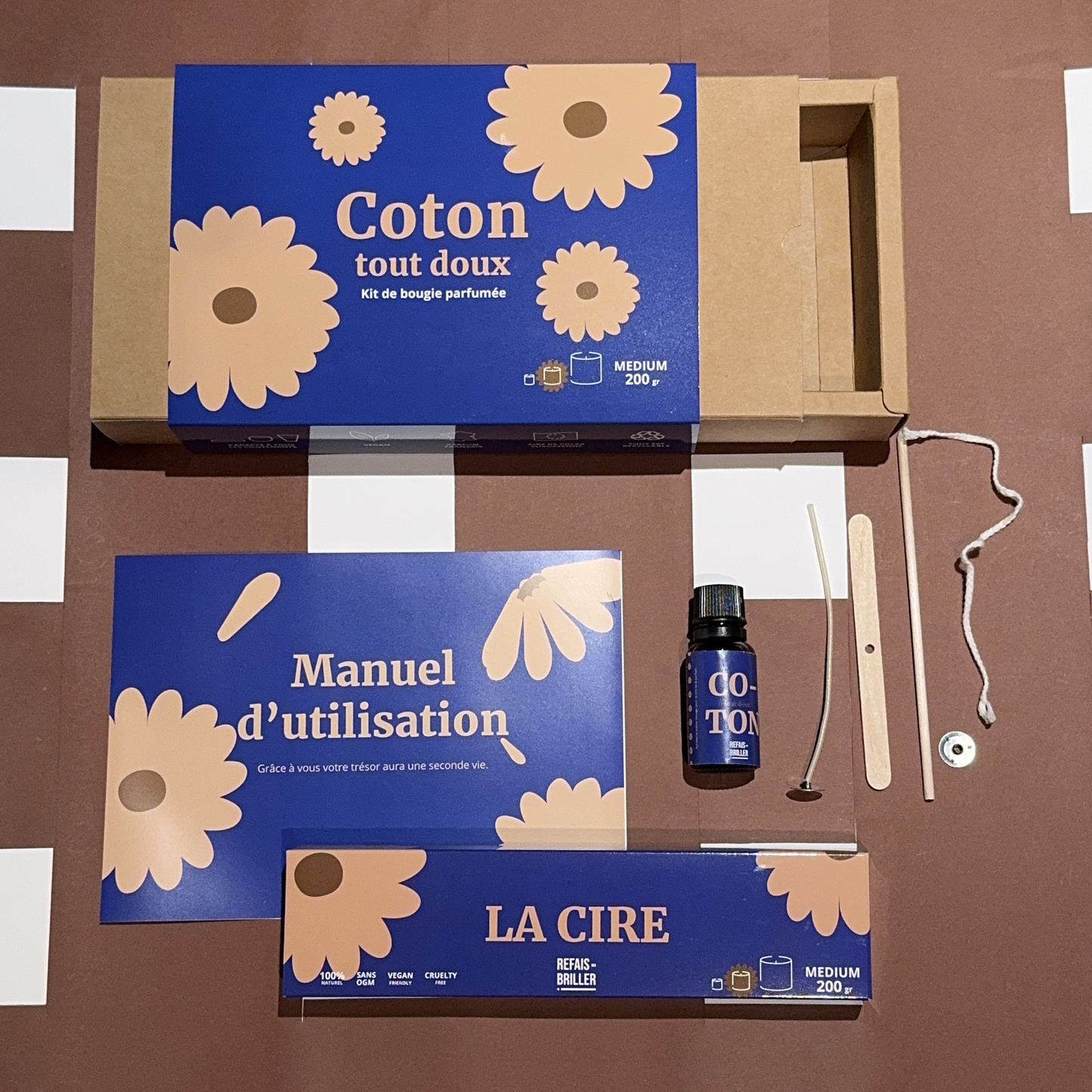 Kit de bougie parfumée Coton tout doux. Cette activité créative, qui vous fera voyager grâce au parfum de coton et vous offrira une décoration originale.